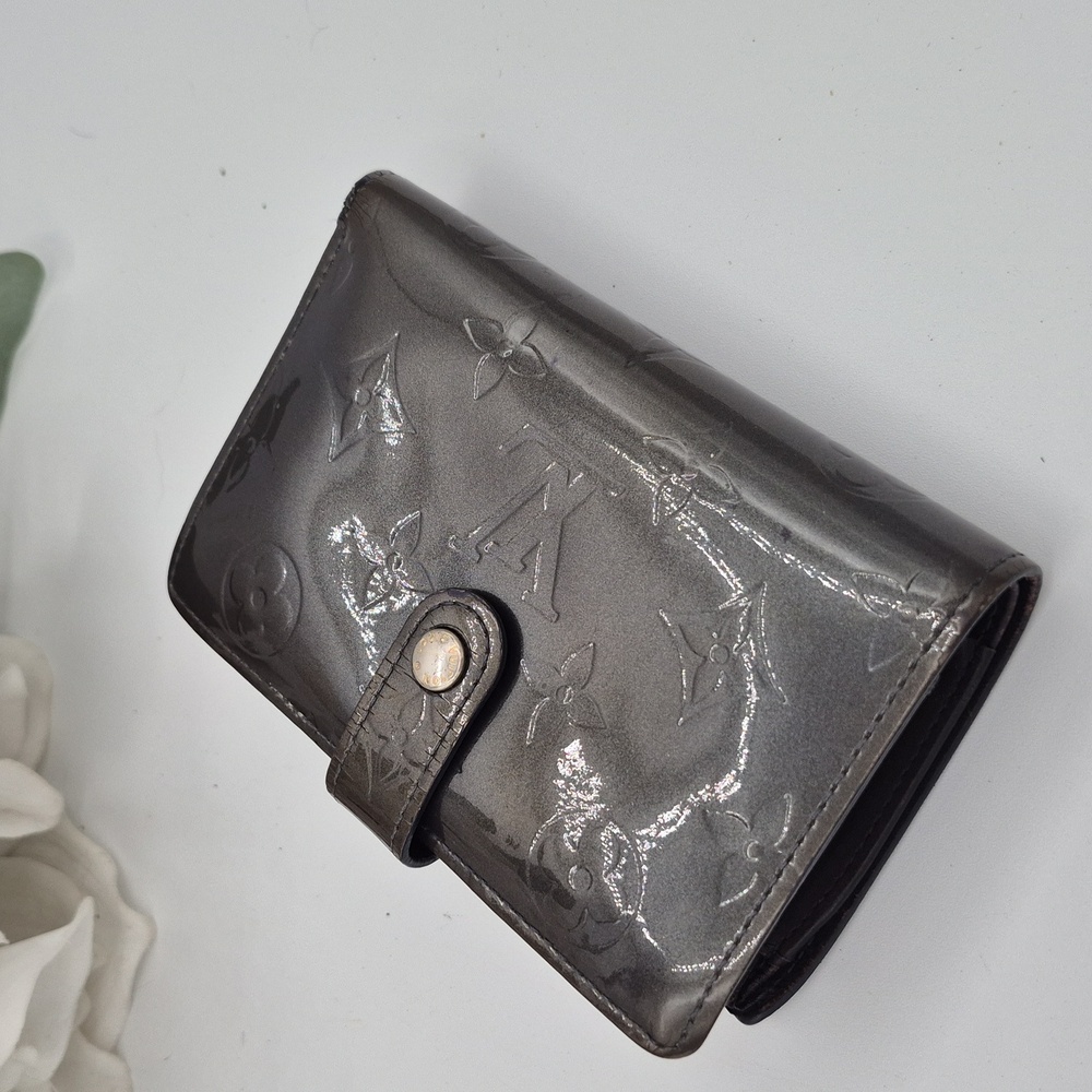 AUTHENTIC Louis Vuitton Vernis Kiss Lock Wallet